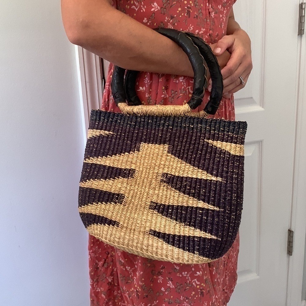 Straw bag leather‎ vintage cottage boho basket from Ghana in Natural and navy